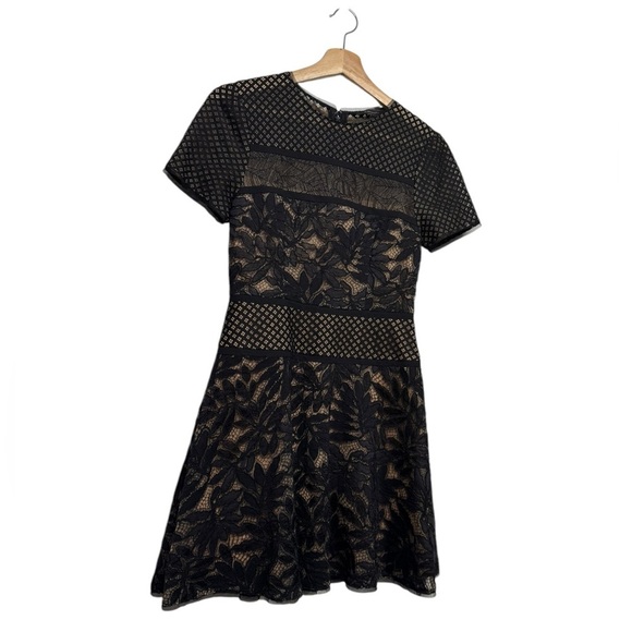NWOT BCBGMAXAZRIA Eleanor Short-Sleeve A-Line Lace
Dress Black 0 - Picture 8 of 13